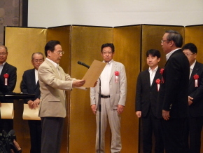 日本赤十字より感謝状をいただきました。02